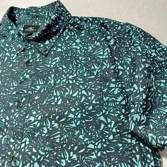 O Neill 💯 Cotton short sleeve button down shirt.  Men's size L - Picture 6 of 6
